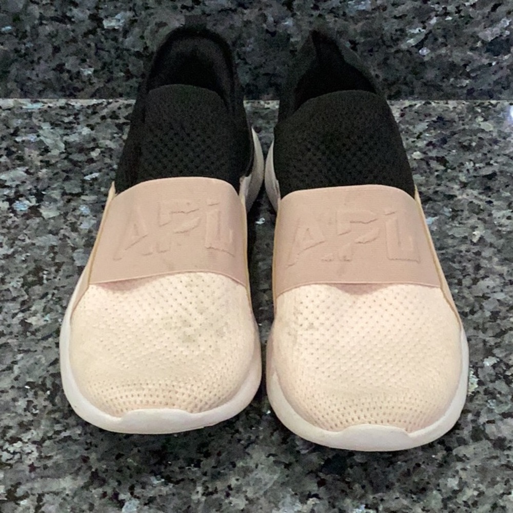 Preowned APL Athletic Sneakers Lt Pink, Black  Size 8 (Item#S041)